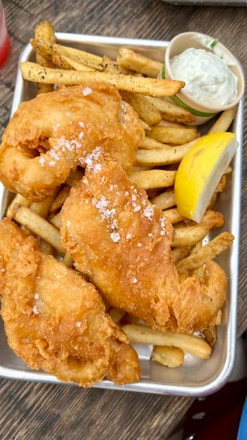 picture of fried fish and french fries on a silver tray