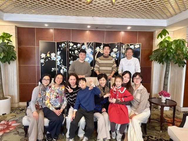 A picture of a family sitting in a Chinese banquet room