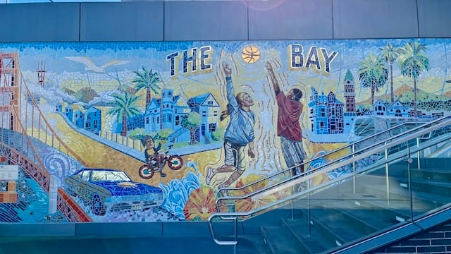 picture of a mural of SF attractions and two kids playing basketball